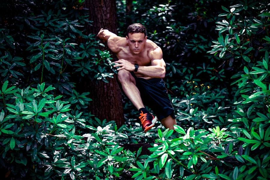 Adam Brashaw a vegán kaszkadőr, aki ugrik, repül, zuhan az akciófilmekben