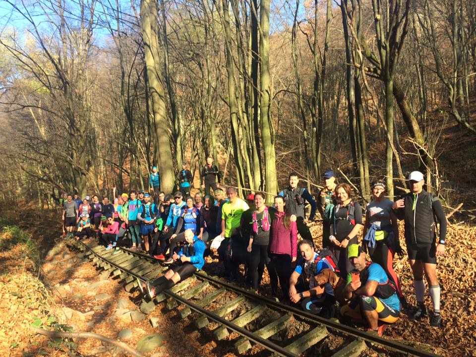 Terepfutó csoportkép a Csarna-völgyi futódemonstráción