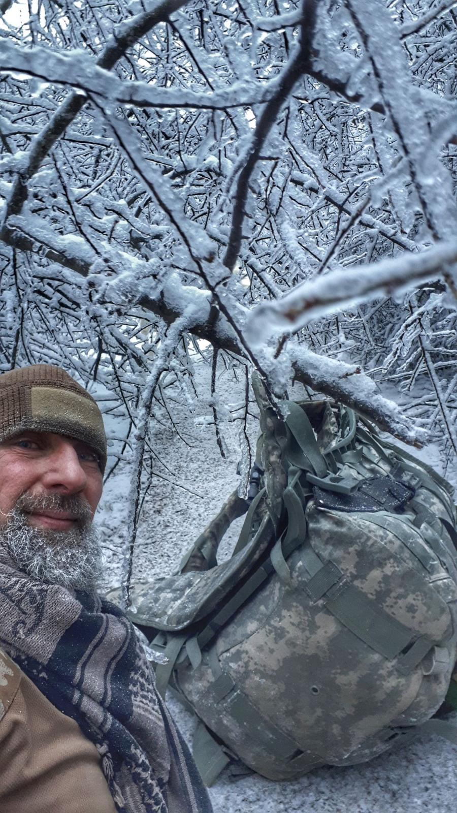 toth viktor omm outdoor trek hike ruck winter crawling